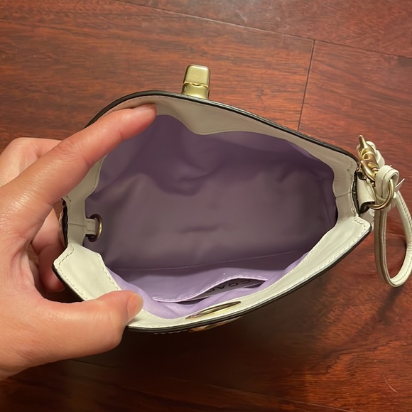 Coach Hamptons Signature Tote Capacity Wristlet NWT - Picture 2 of 4